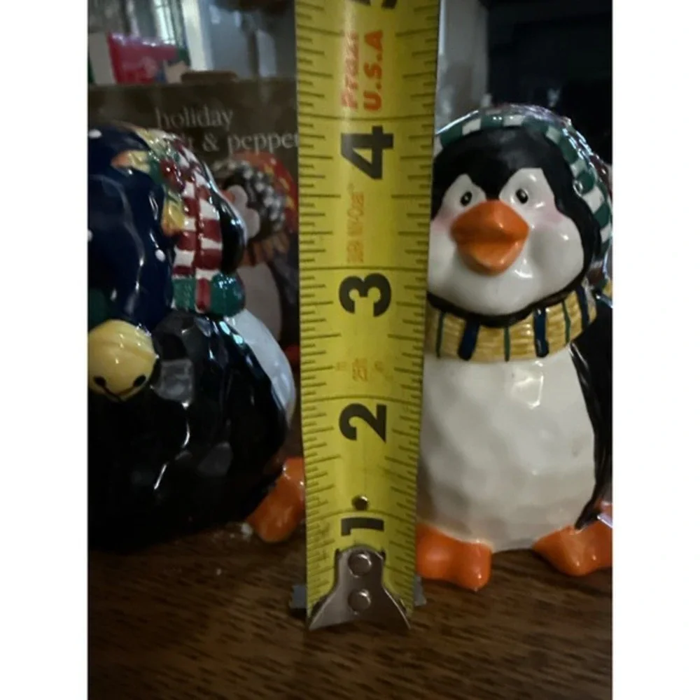 Holiday‎ Penguin Salt and Pepper Shaker Set Ceramic Winter Christmas Decor 3.5